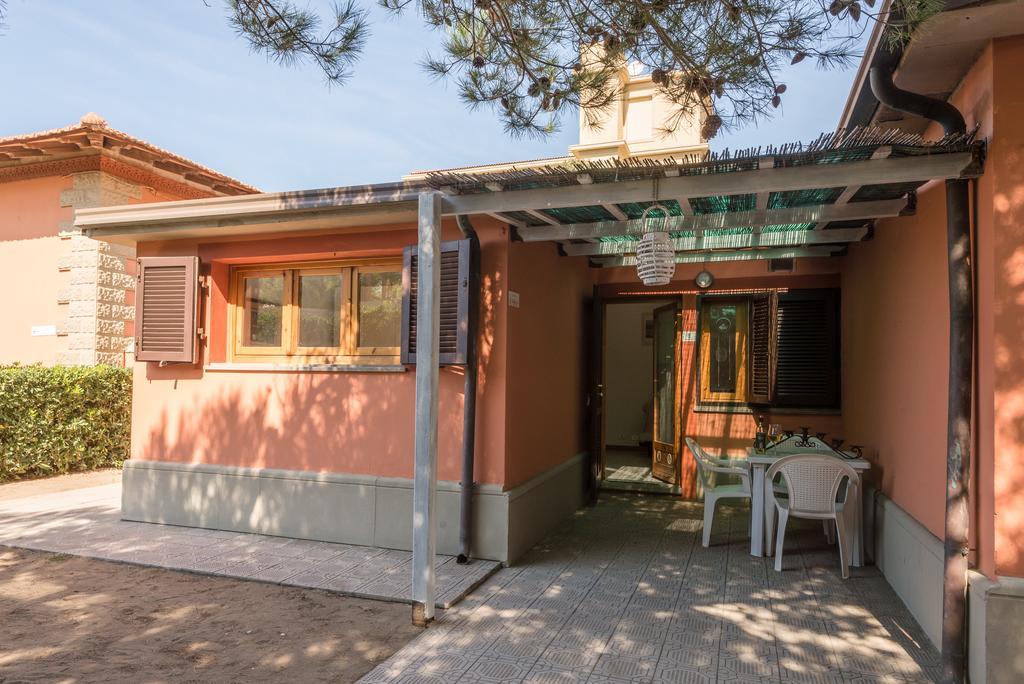 Villa Emilia Марина ди Кастането Кардучи Екстериор снимка
