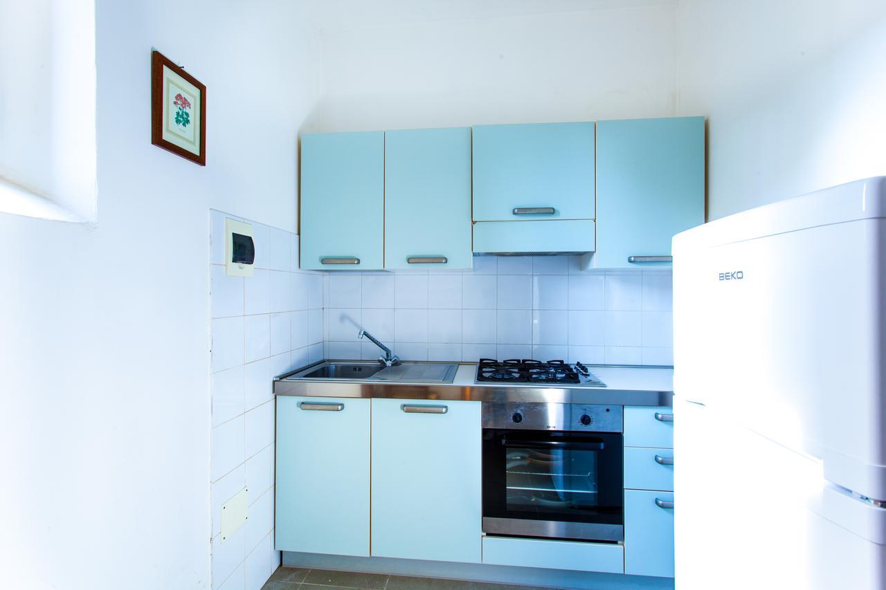 Villa Emilia Марина ди Кастането Кардучи Екстериор снимка