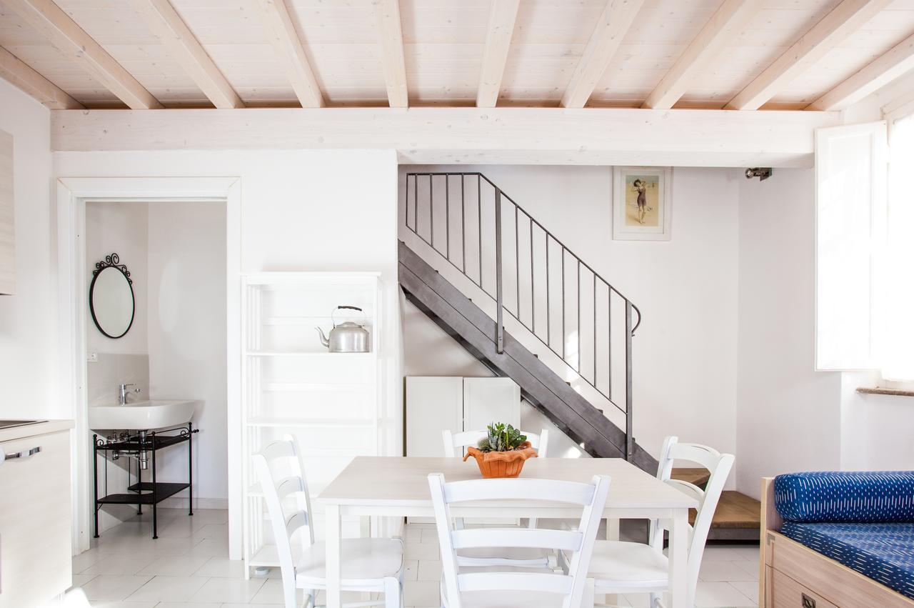 Villa Emilia Марина ди Кастането Кардучи Екстериор снимка