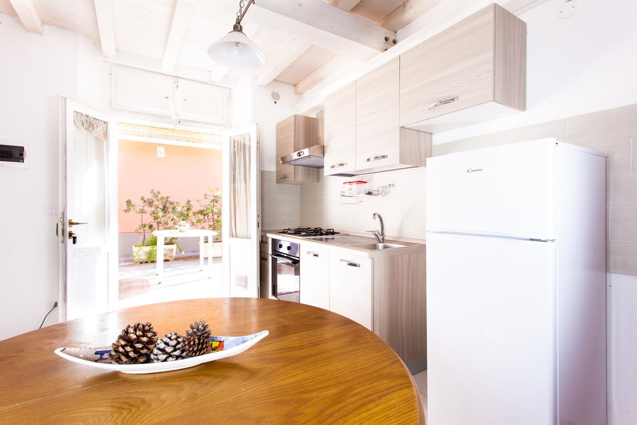 Villa Emilia Марина ди Кастането Кардучи Екстериор снимка
