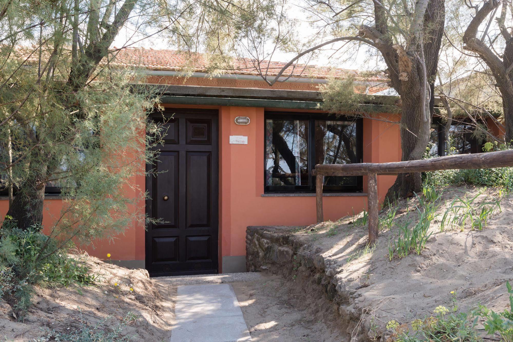 Villa Emilia Марина ди Кастането Кардучи Екстериор снимка