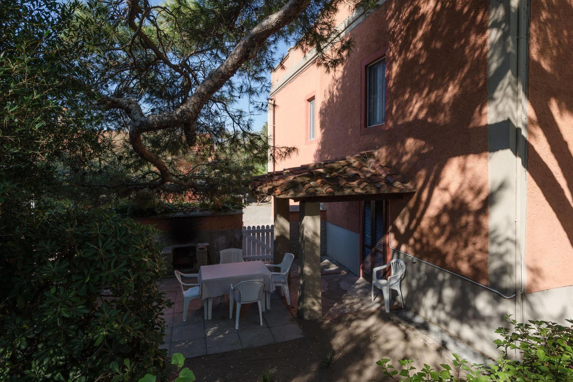 Villa Emilia Марина ди Кастането Кардучи Екстериор снимка