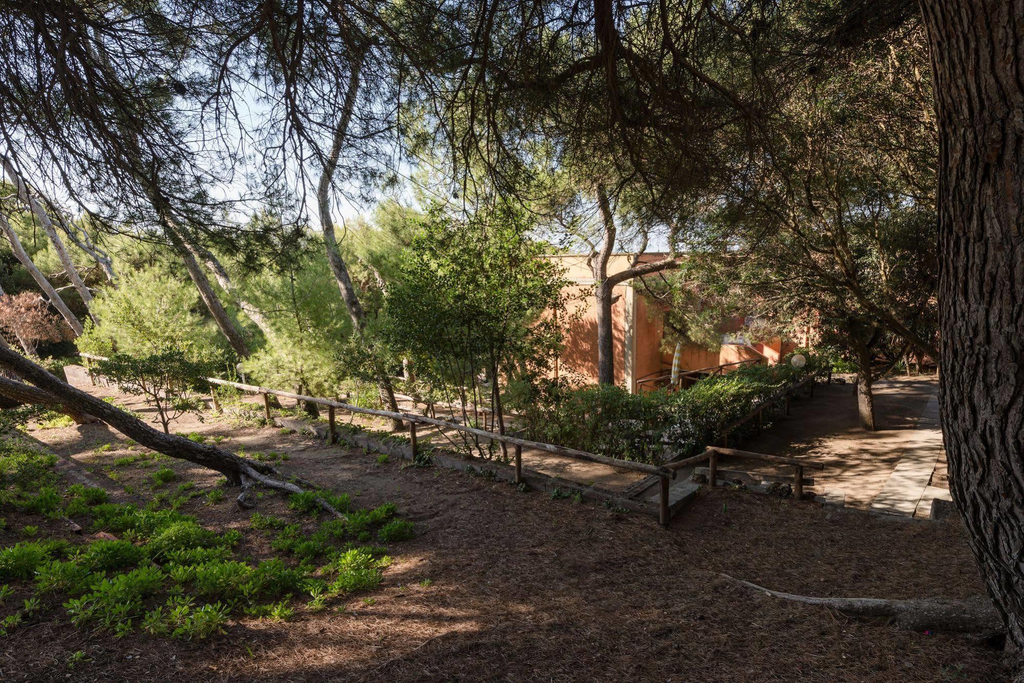Villa Emilia Марина ди Кастането Кардучи Екстериор снимка