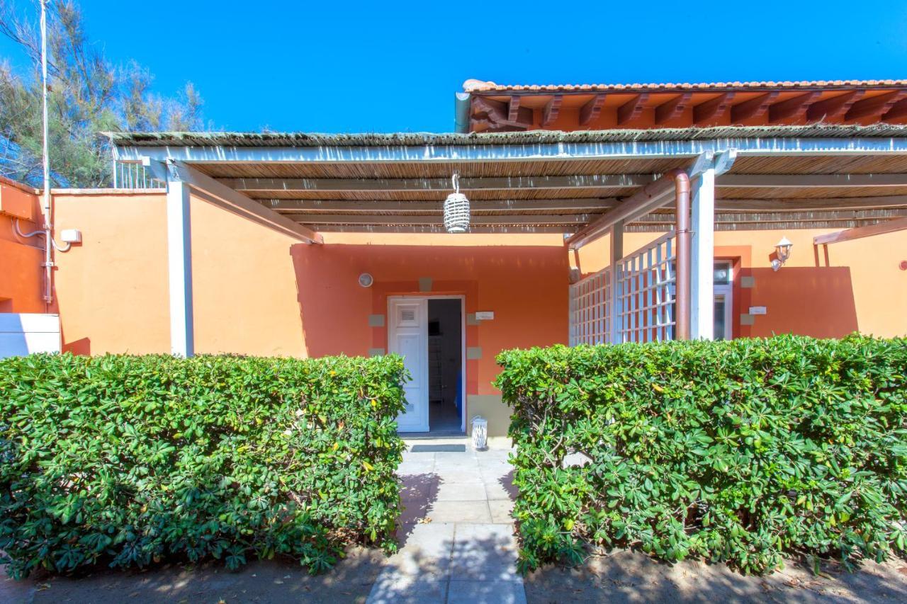 Villa Emilia Марина ди Кастането Кардучи Екстериор снимка