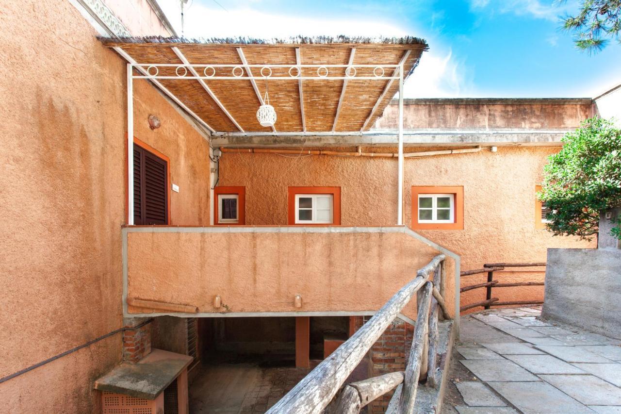 Villa Emilia Марина ди Кастането Кардучи Екстериор снимка