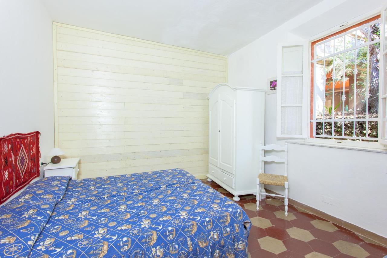 Villa Emilia Марина ди Кастането Кардучи Екстериор снимка