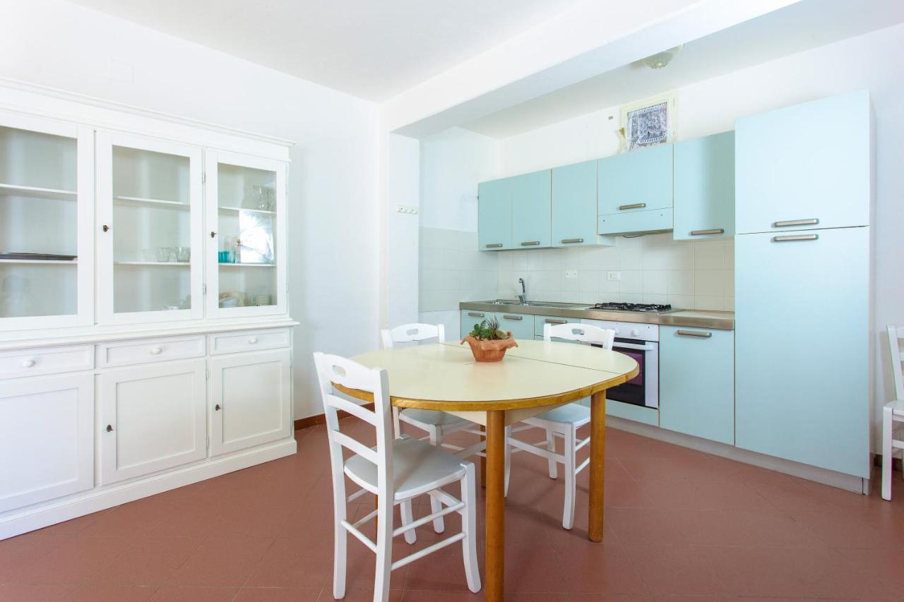 Villa Emilia Марина ди Кастането Кардучи Екстериор снимка