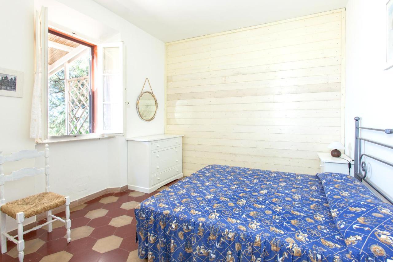 Villa Emilia Марина ди Кастането Кардучи Екстериор снимка